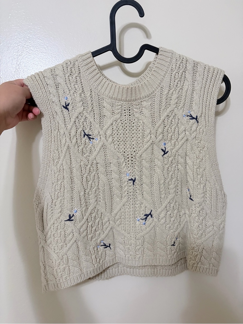 Cream Cable-Knit Sleeveless Cropped Sweater Vest with Embroidered Floral Accents
